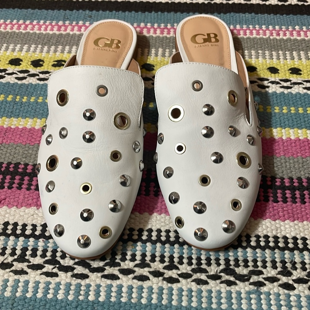 Mule shoes